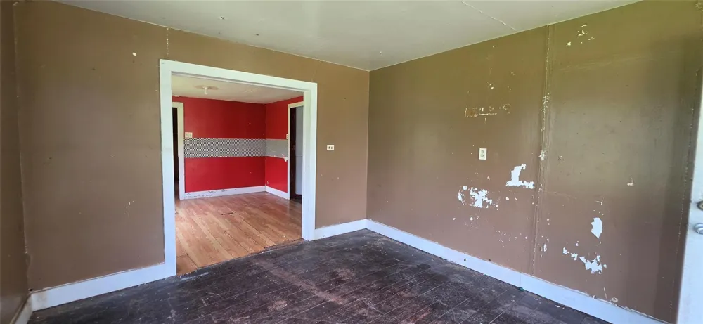 213 W Jackson Street West Columbia, TX 77486