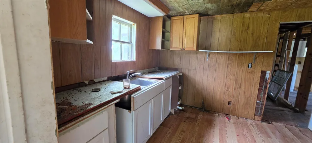 213 W Jackson Street West Columbia, TX 77486
