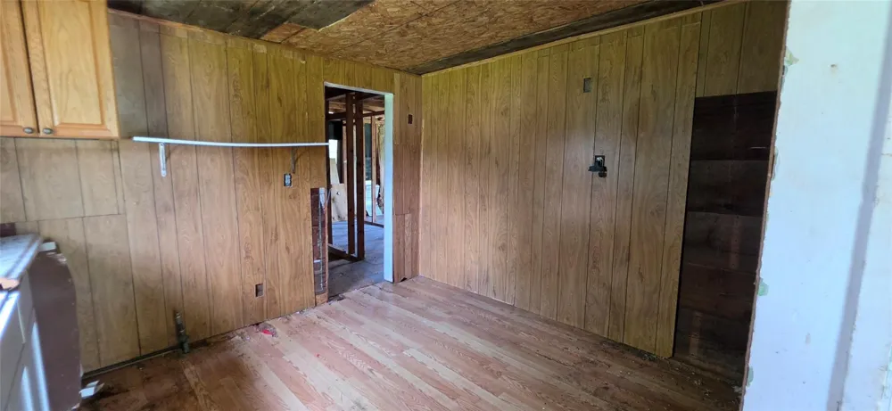 213 W Jackson Street West Columbia, TX 77486