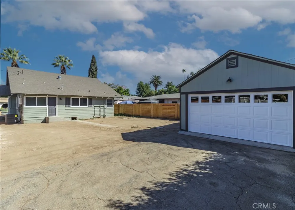 1974 Milton Riverside, CA 92507