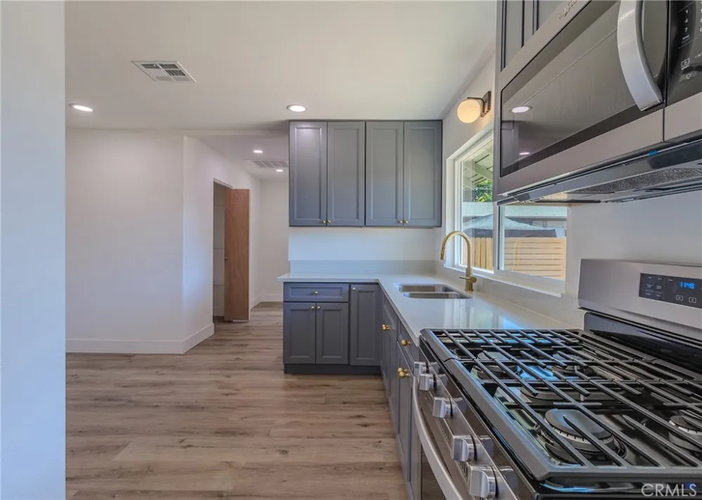 1974 Milton Riverside, CA 92507