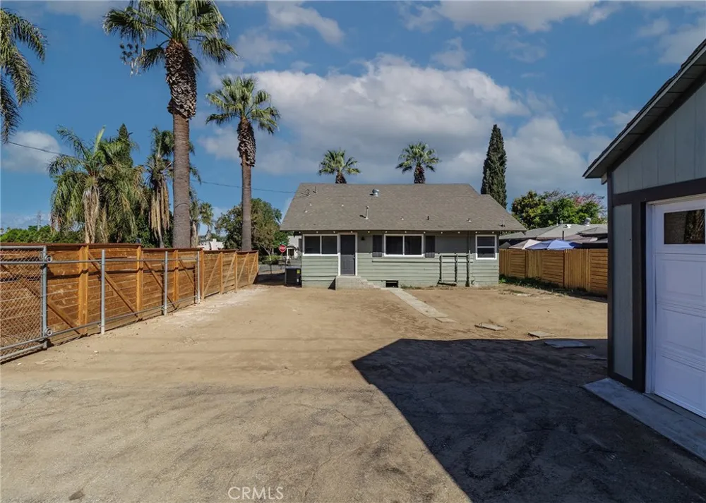 1974 Milton Riverside, CA 92507