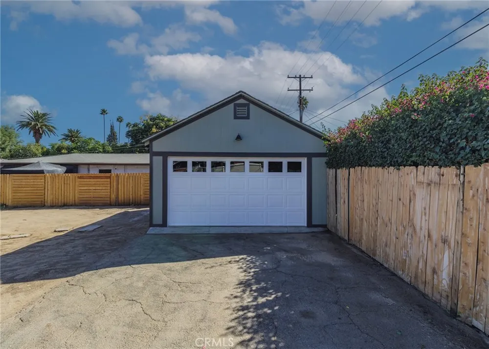 1974 Milton Riverside, CA 92507