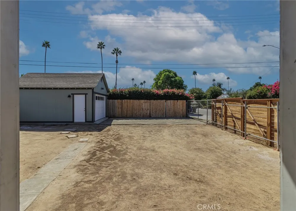 1974 Milton Riverside, CA 92507