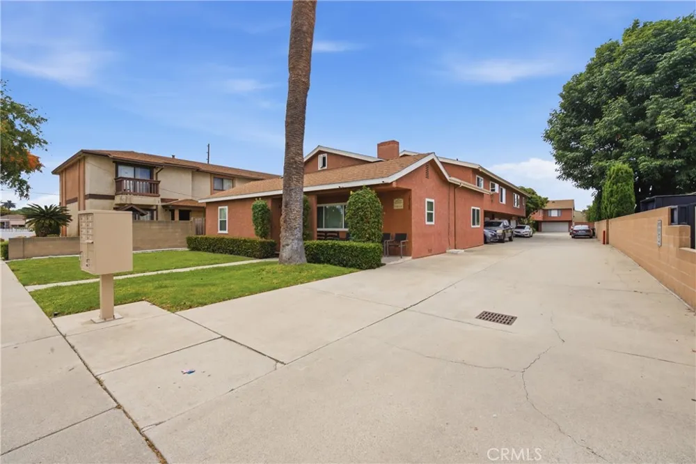 10128 Walnut #E Bellflower, CA 90706