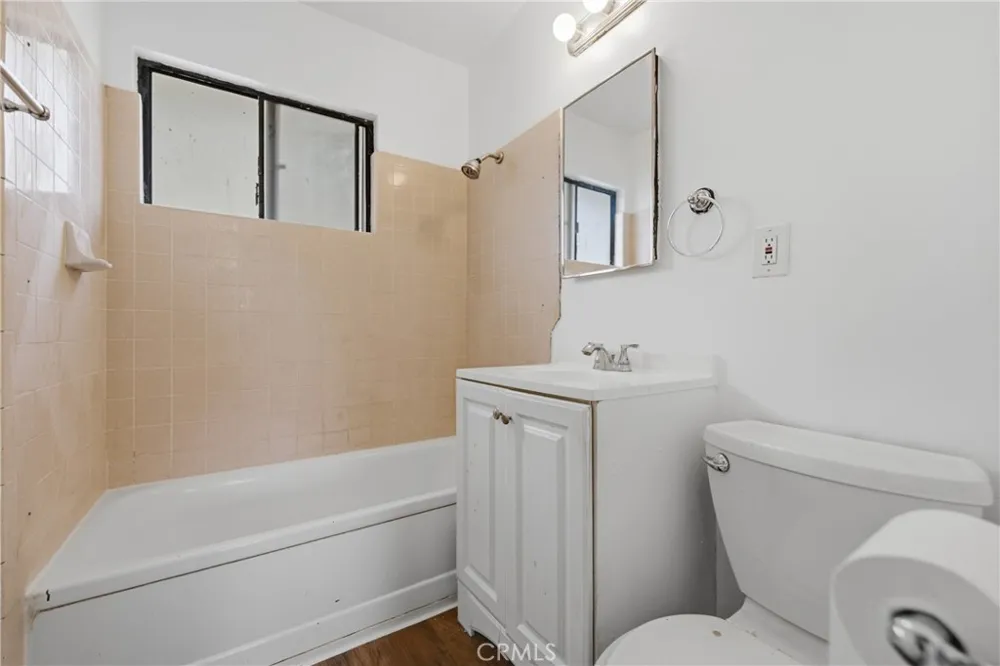 10128 Walnut #E Bellflower, CA 90706
