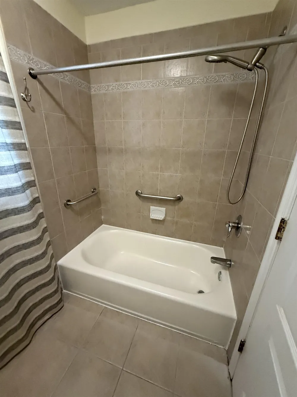408 ELLISON ST Paterson, NJ 07501