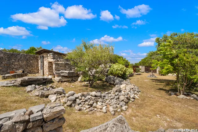 170 OVERLAND TRL W Hunt, TX 78024