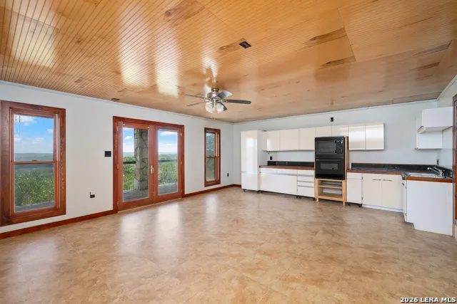 170 OVERLAND TRL W Hunt, TX 78024