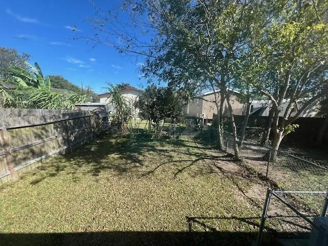 4721 9th Street #A Bacliff, TX 77518