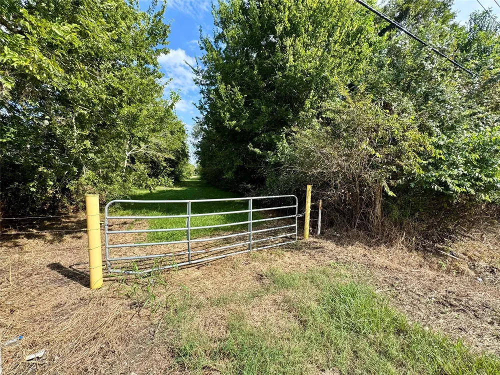4201 Avenue J Santa Fe, TX 77510