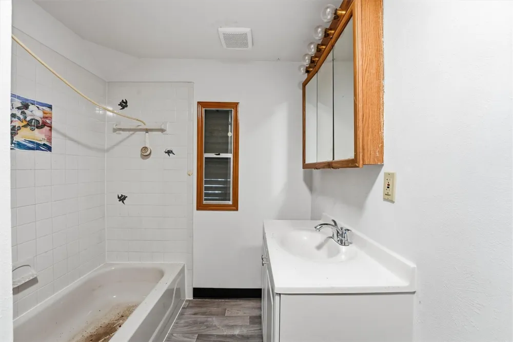 202 S Magnolia Street Highlands, TX 77562