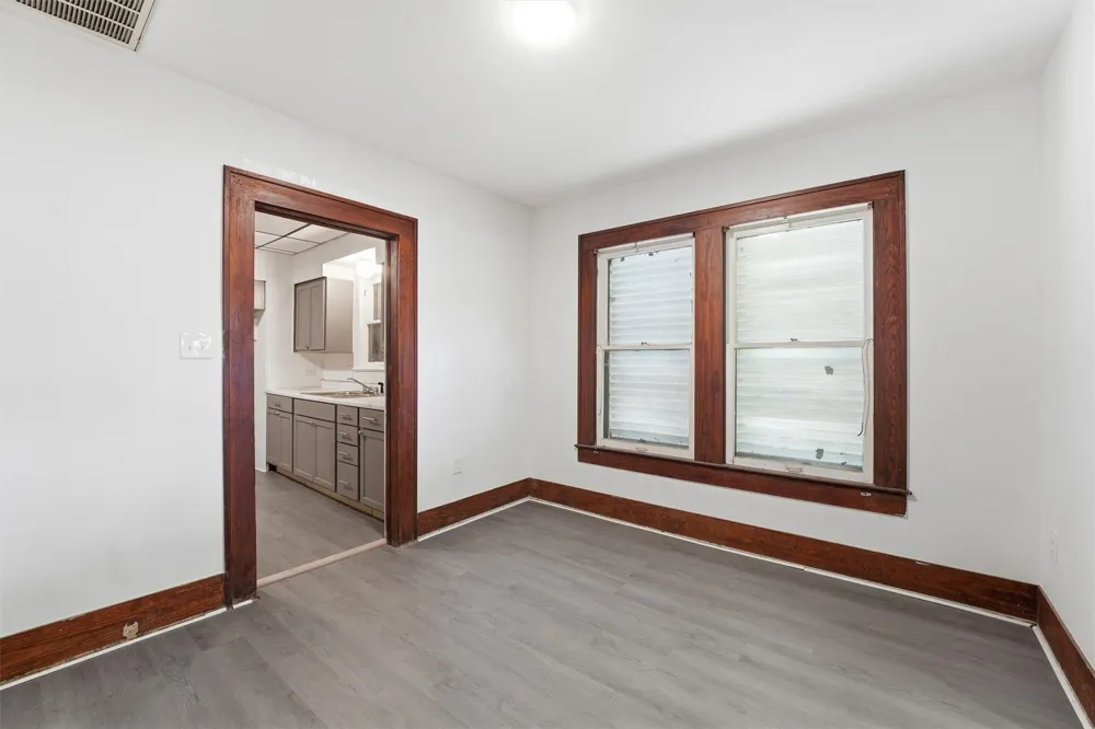 202 S Magnolia Street Highlands, TX 77562