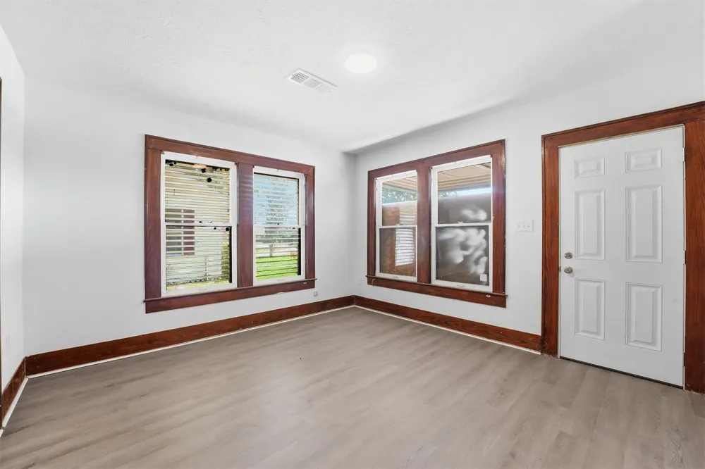 202 S Magnolia Street Highlands, TX 77562
