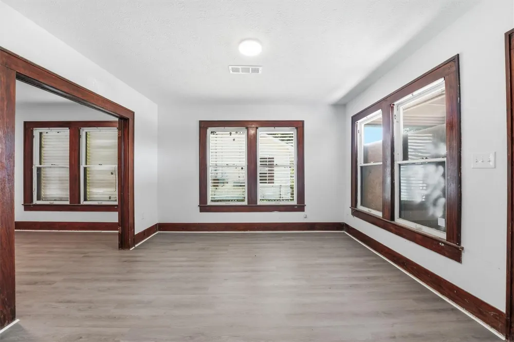 202 S Magnolia Street Highlands, TX 77562