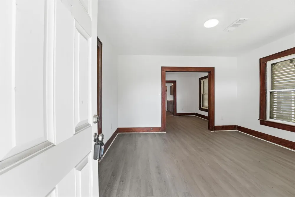 202 S Magnolia Street Highlands, TX 77562