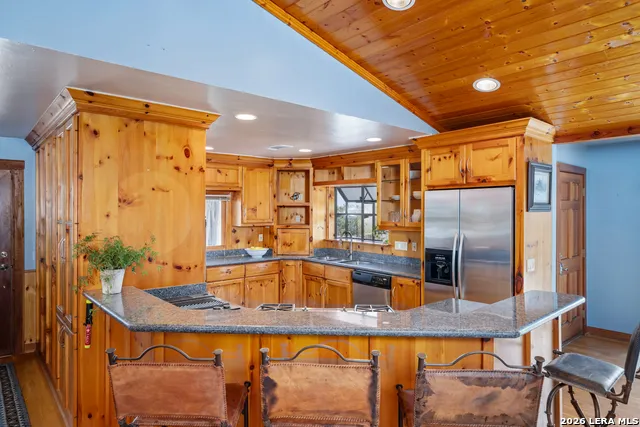 170 OVERLAND TRL W Hunt, TX 78024