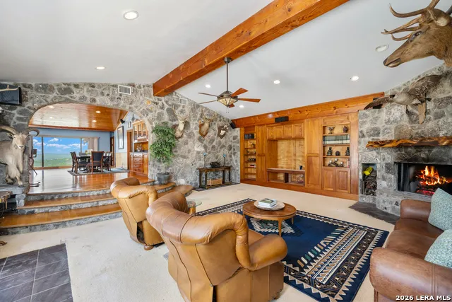 170 OVERLAND TRL W Hunt, TX 78024