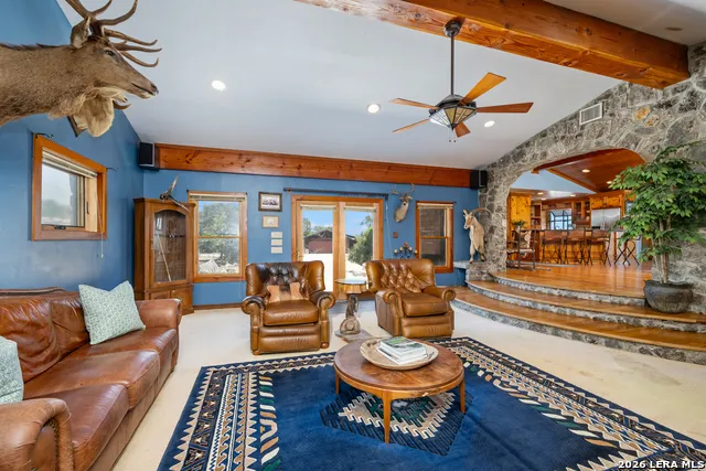 170 OVERLAND TRL W Hunt, TX 78024