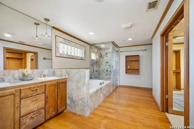 170 OVERLAND TRL W Hunt, TX 78024