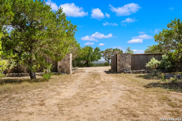 170 OVERLAND TRL W Hunt, TX 78024