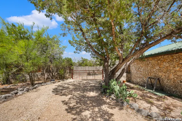 170 OVERLAND TRL W Hunt, TX 78024