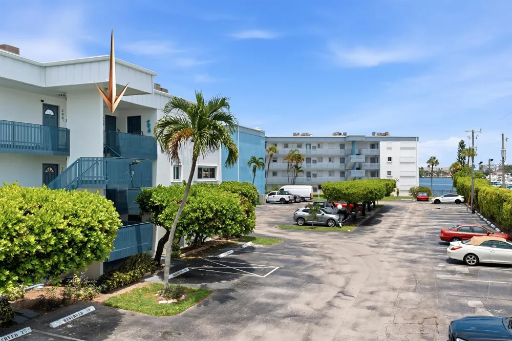 200 Waterway Drive S #309 Lantana, FL 33462