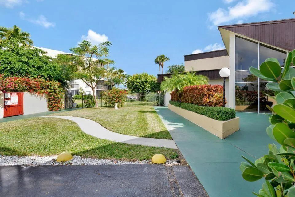 200 Waterway Drive S #309 Lantana, FL 33462