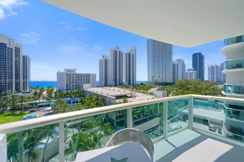 19370 Collins Ave #905