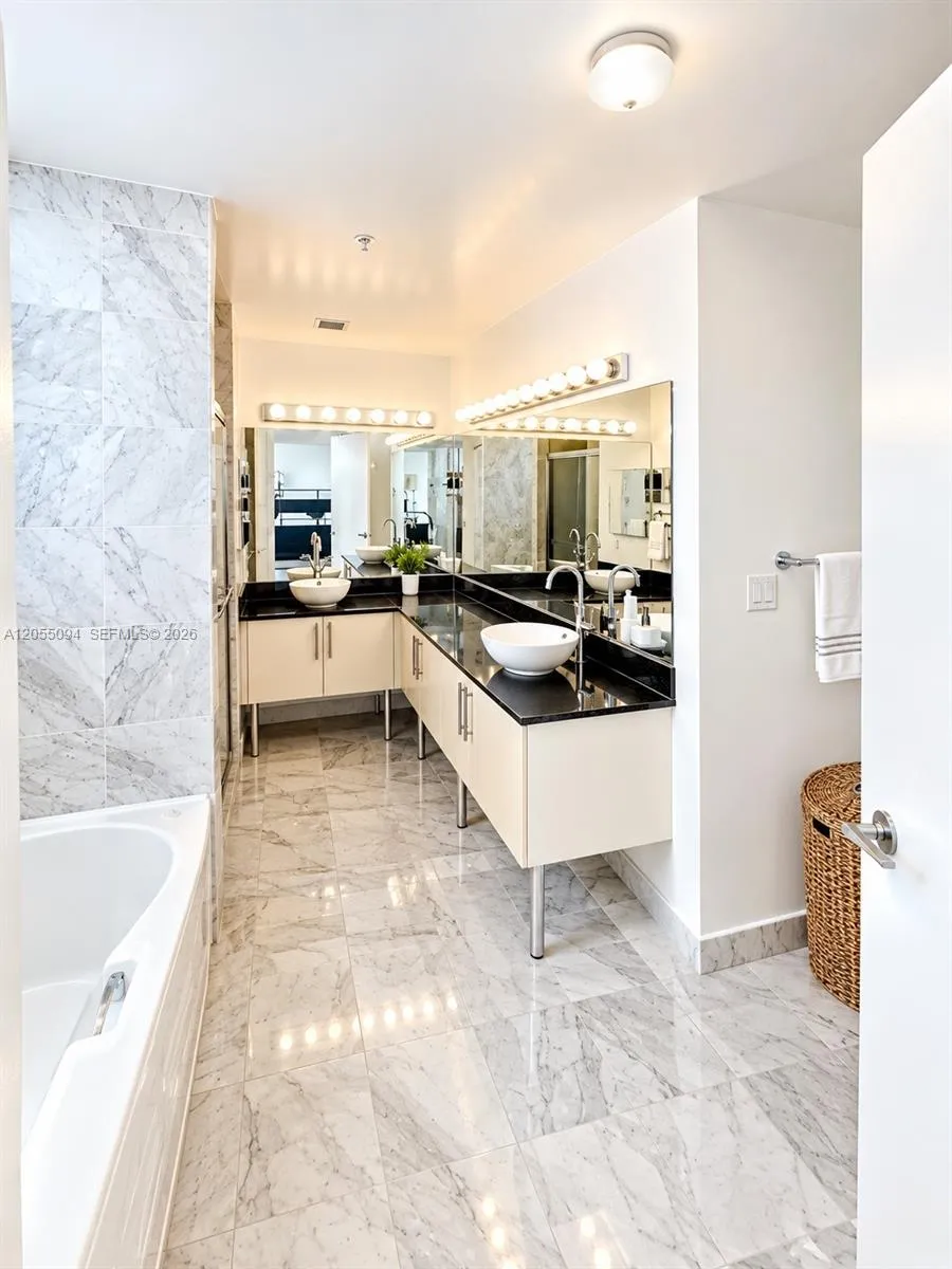 31 SE 5th St #3712 Miami, FL 33131