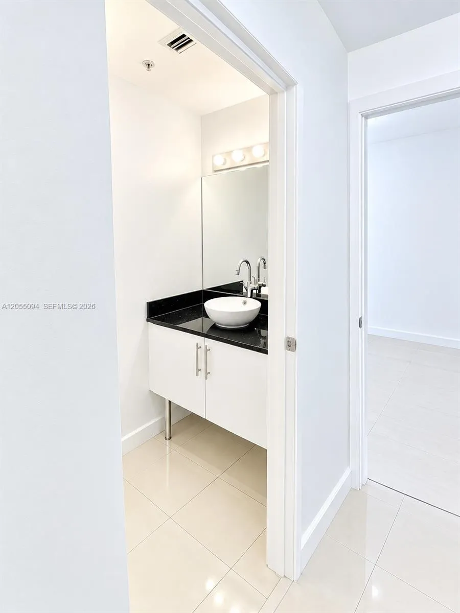 31 SE 5th St #3712 Miami, FL 33131