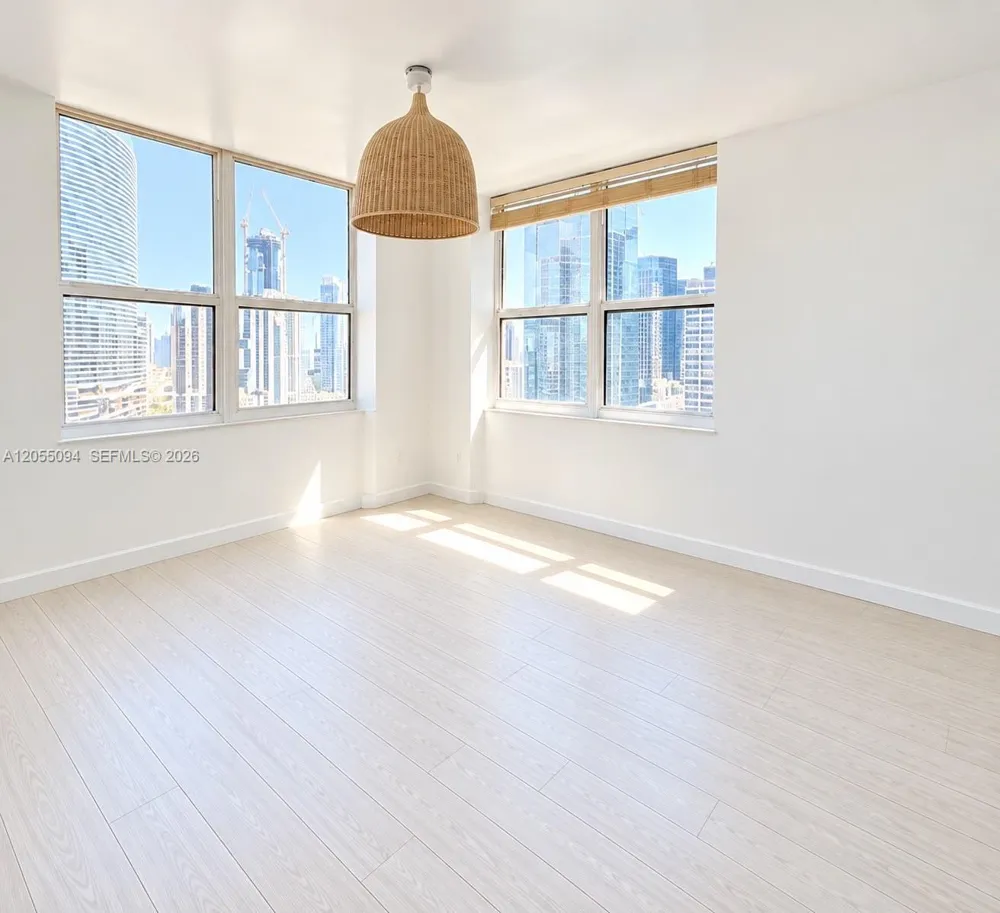 31 SE 5th St #3712 Miami, FL 33131