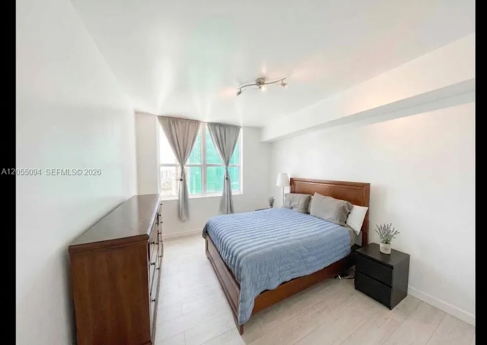 31 SE 5th St #3712 Miami, FL 33131