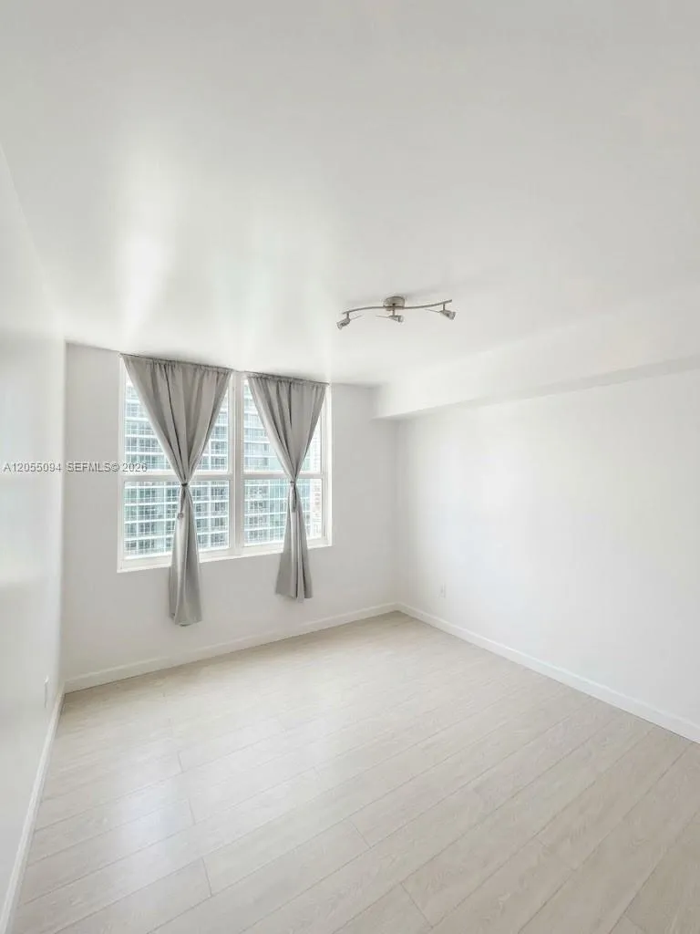 31 SE 5th St #3712 Miami, FL 33131