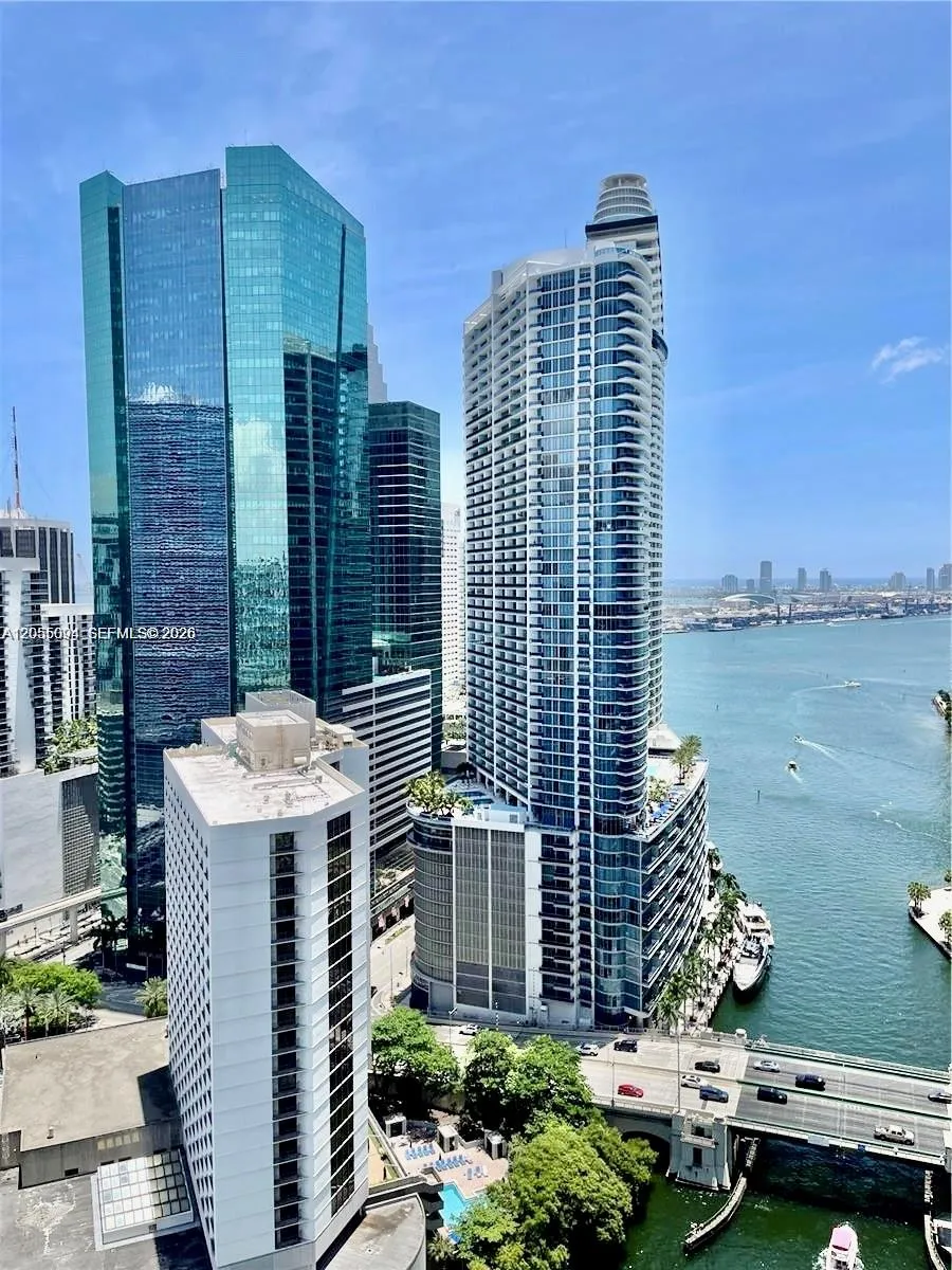 31 SE 5th St #3712 Miami, FL 33131