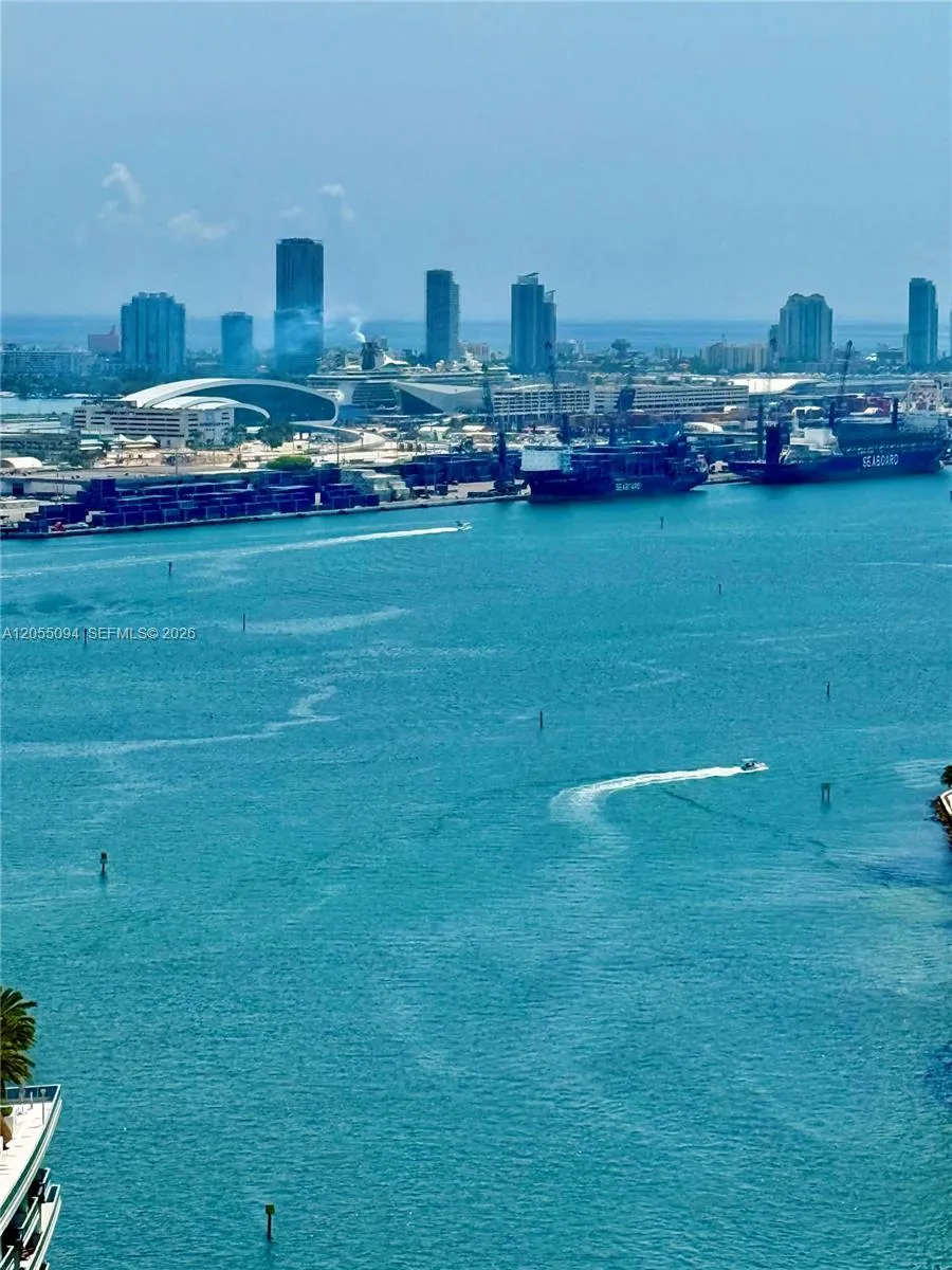 31 SE 5th St #3712 Miami, FL 33131
