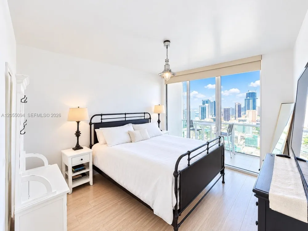 31 SE 5th St #3712 Miami, FL 33131