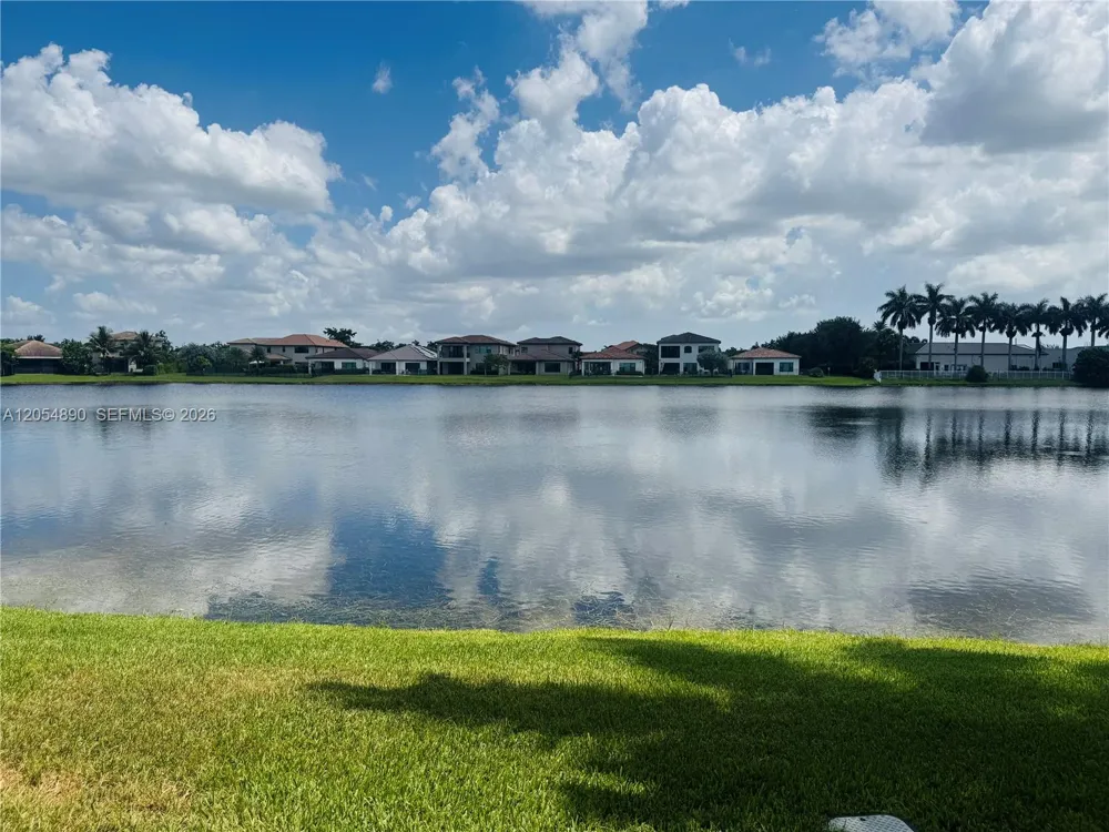 1409 SW 113th Ave Pembroke Pines, FL 33025