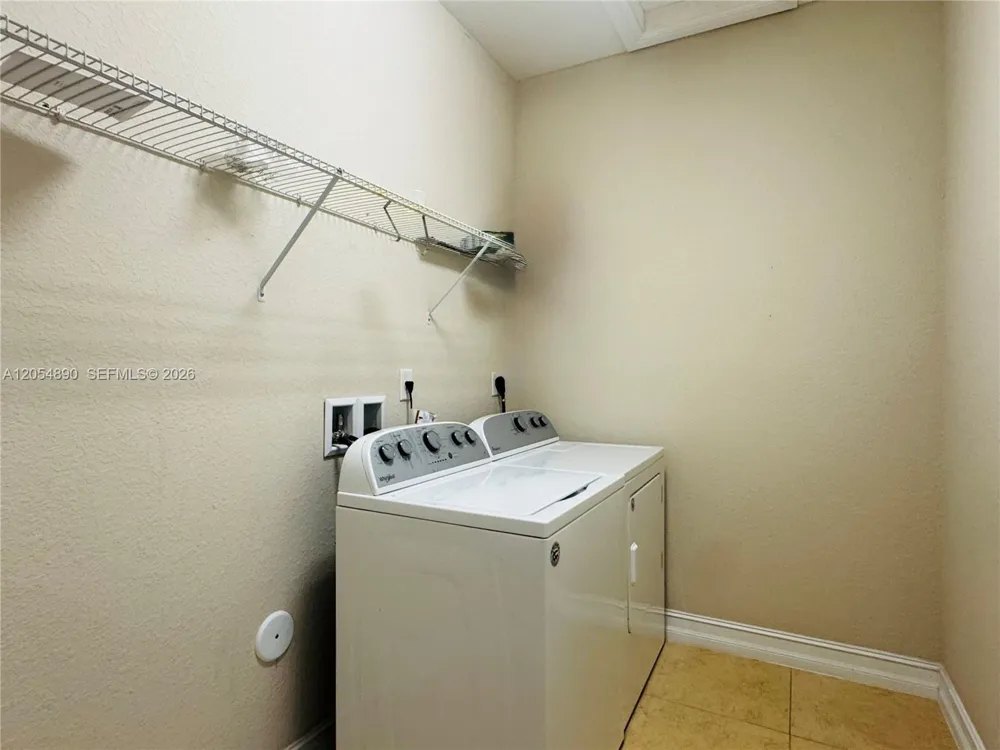 1409 SW 113th Ave Pembroke Pines, FL 33025