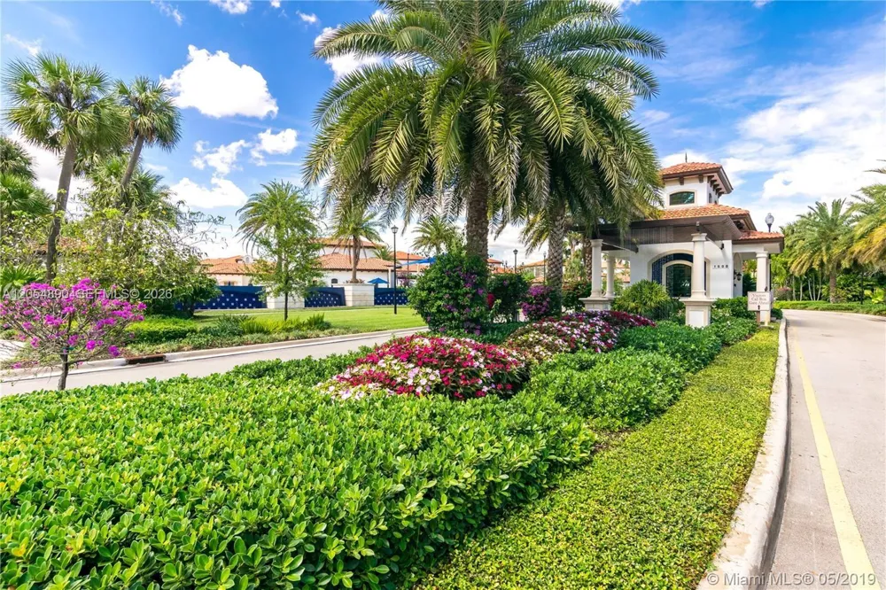 1409 SW 113th Ave Pembroke Pines, FL 33025
