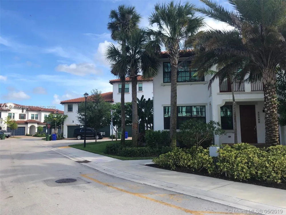 1409 SW 113th Ave Pembroke Pines, FL 33025