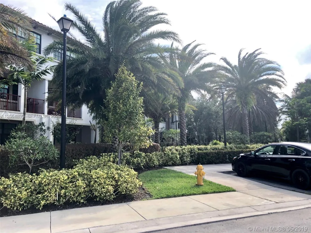 1409 SW 113th Ave Pembroke Pines, FL 33025