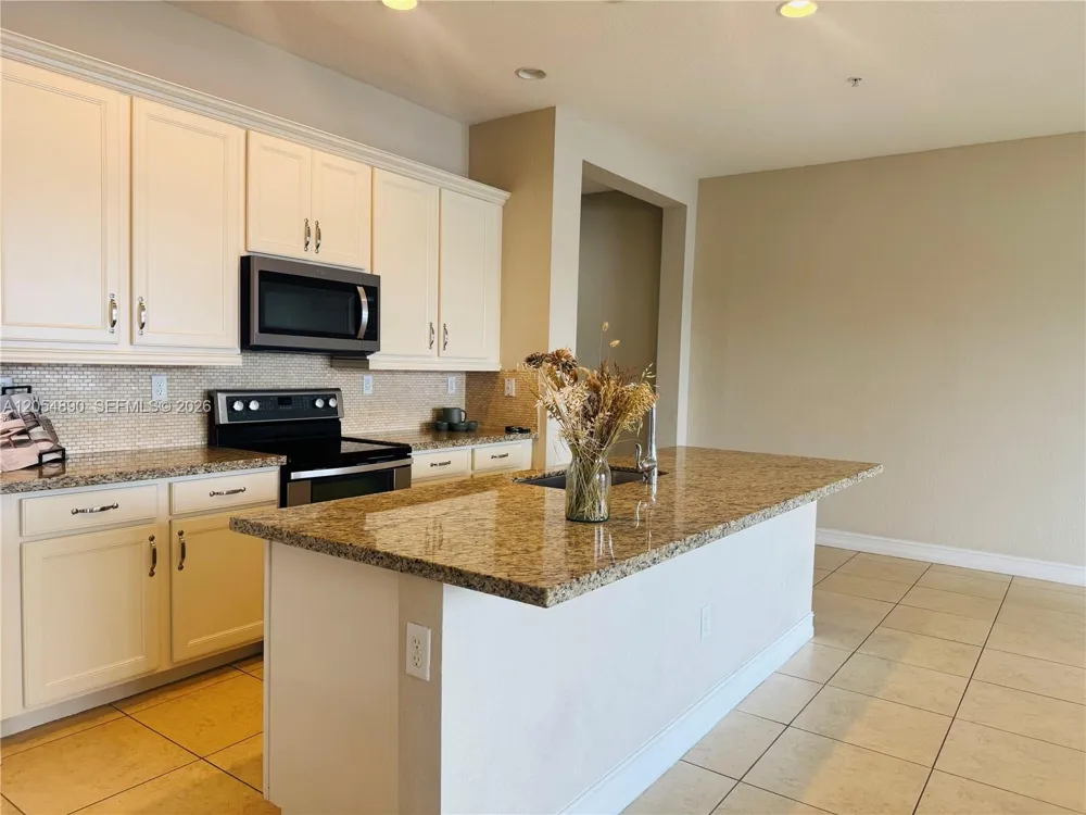 1409 SW 113th Ave Pembroke Pines, FL 33025