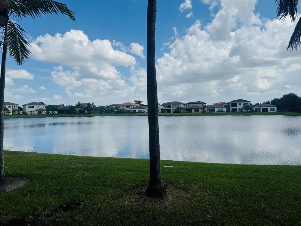 1409 SW 113th Ave Pembroke Pines, FL 33025