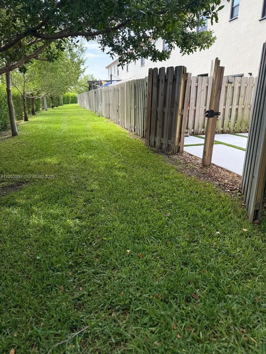 9965 SW 228th Ter Miami, FL 33190