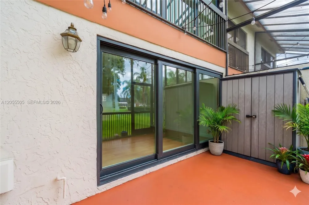 7050 SW 42nd Ct Davie, FL 33314