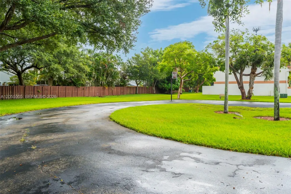 7050 SW 42nd Ct Davie, FL 33314