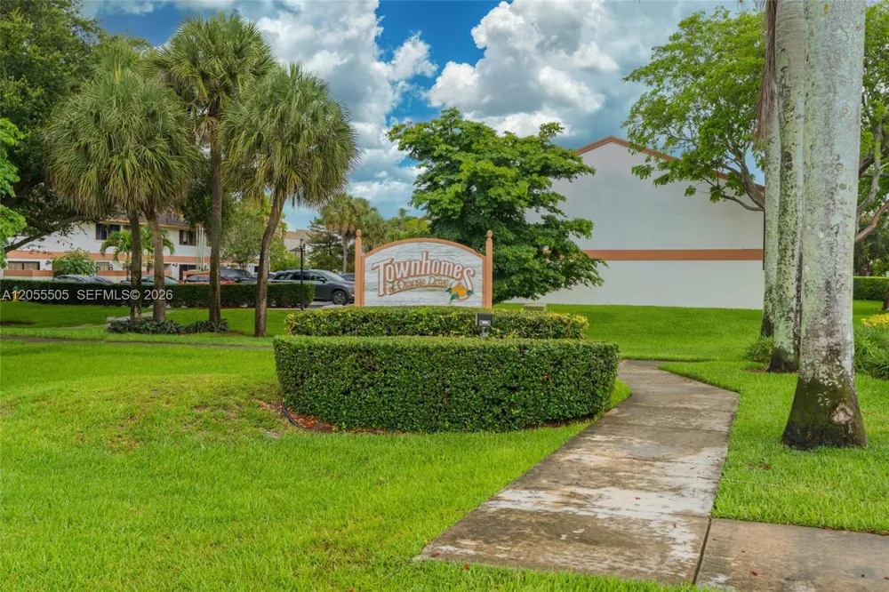 7050 SW 42nd Ct Davie, FL 33314