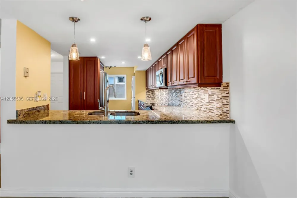 7050 SW 42nd Ct Davie, FL 33314