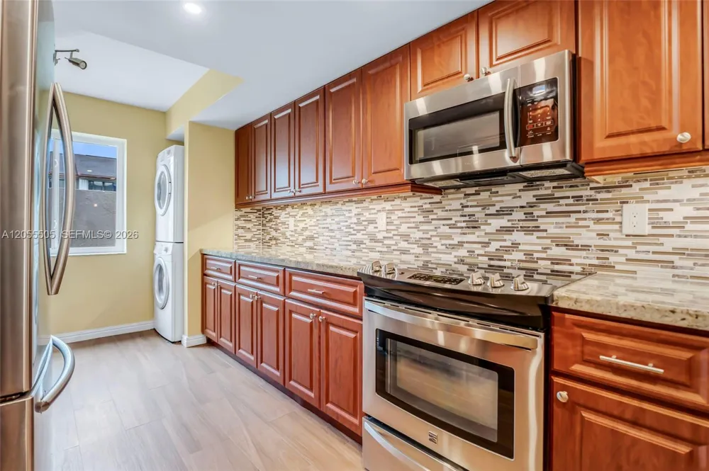 7050 SW 42nd Ct Davie, FL 33314